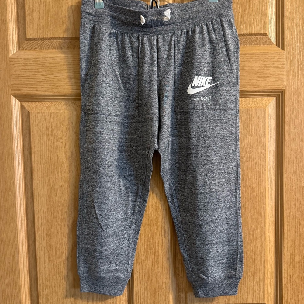 Nike Gray Cropped Joggers with Relaxed Tapered Fit
